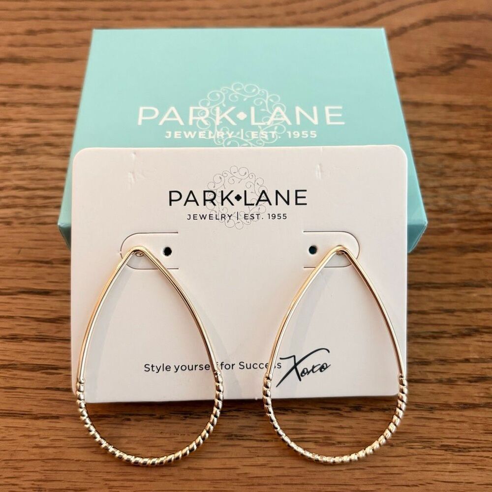 Park Lane | “Almond” Earrings | Gold